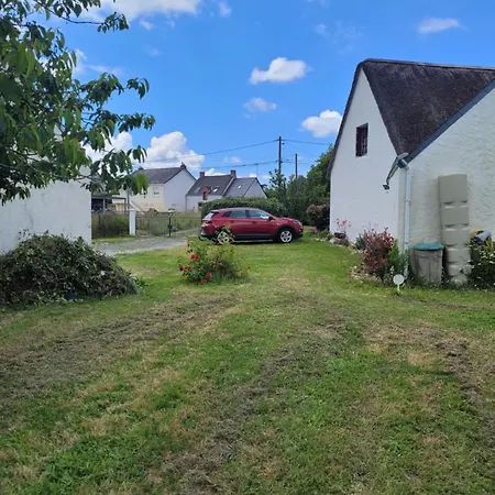 Πανσιόν Charmante Chaumiere Au Coeur De La Briere 3*